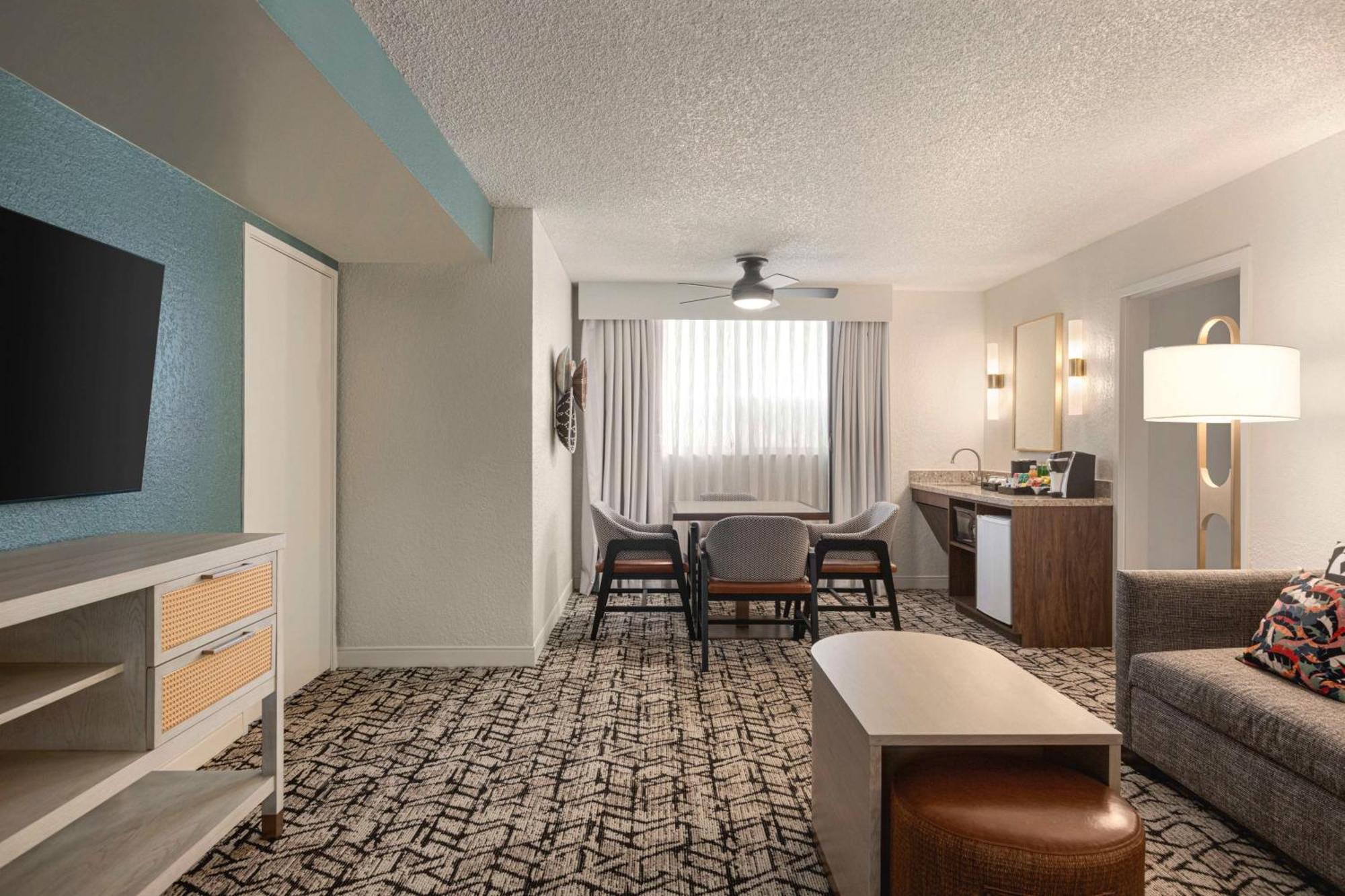 Embassy By Hilton Lauderdale 17th Street Hotel